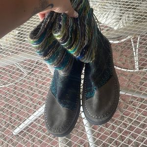 Toms size 8 boots